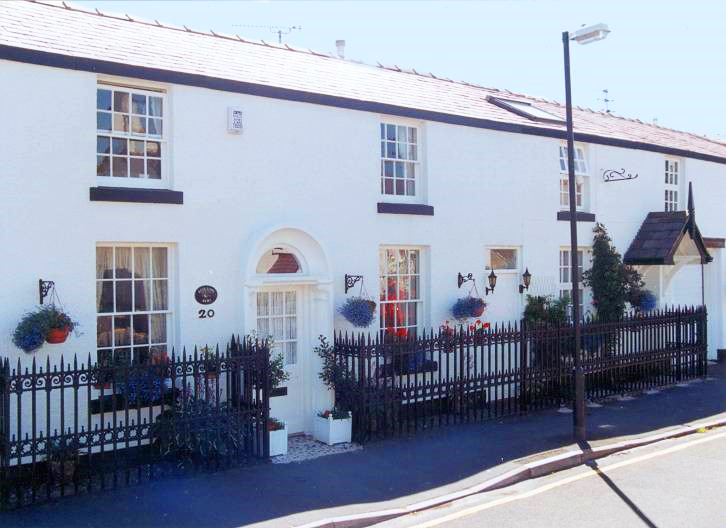 20 Henry Street Ivy Cottage and railings Lytham
